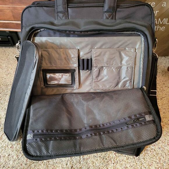 NEW Targus Laptop Bag - Picture 2 of 8